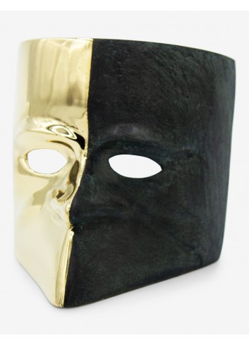 Venetian Half Face Mask Wall Decor.. . . . . #venetian #venetianhalfmask  #halfmask #walldecor #goldengli…