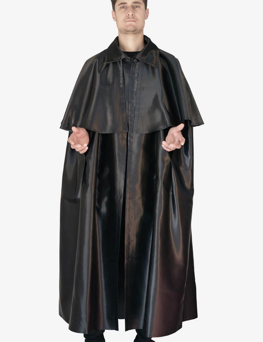 Cape en satin avec pèlerine