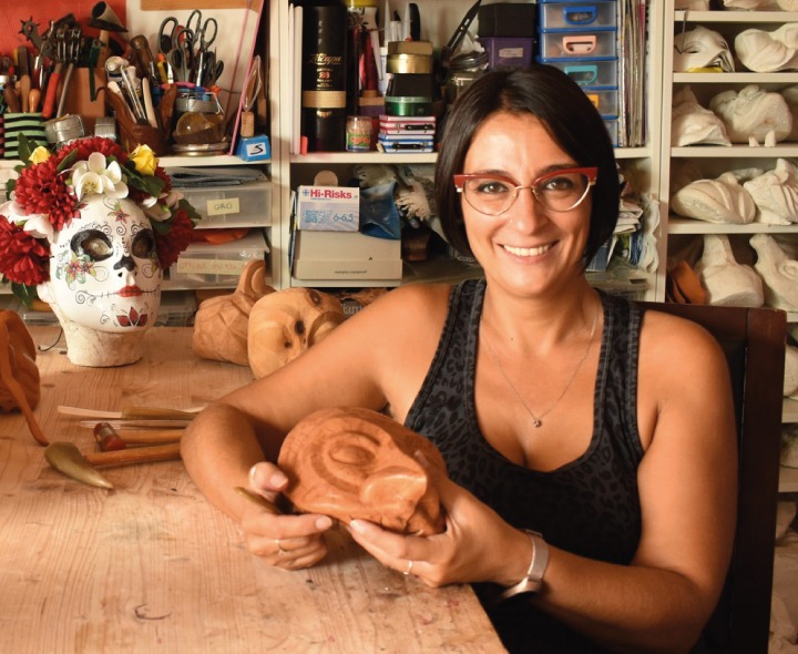 Masques en cuir: L'art et la passion de Gaia dans l'artisanat